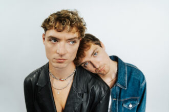 HE/RO Freunde Single