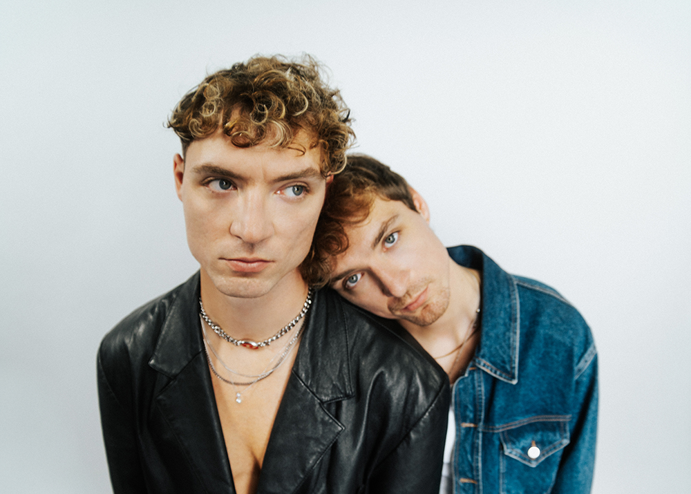 HE/RO Freunde Single