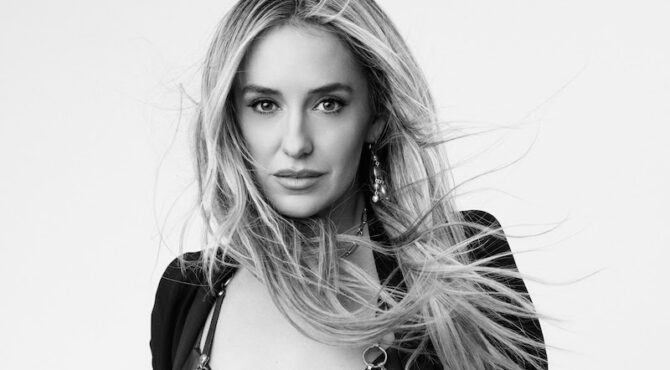 Lainey Wilson Can't Sit Still