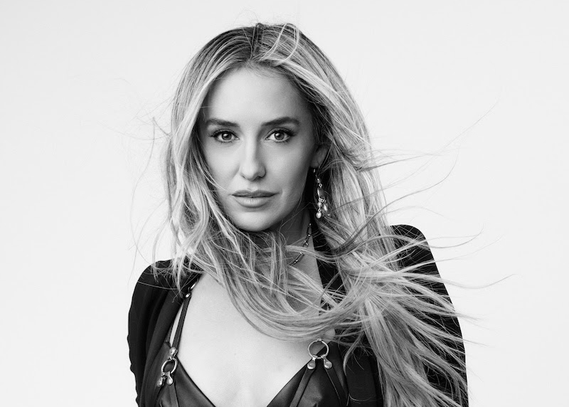 Lainey Wilson Can't Sit Still