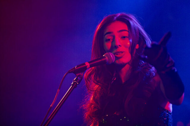 Izzy Escobar in Köln Fotos