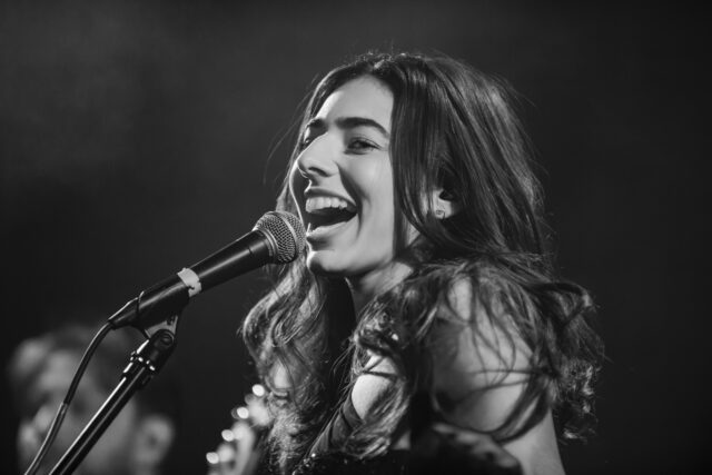 Izzy Escobar in Köln Fotos