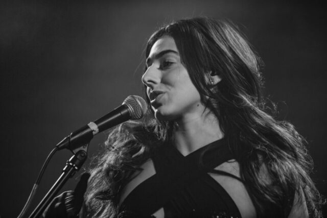 Izzy Escobar in Köln Fotos