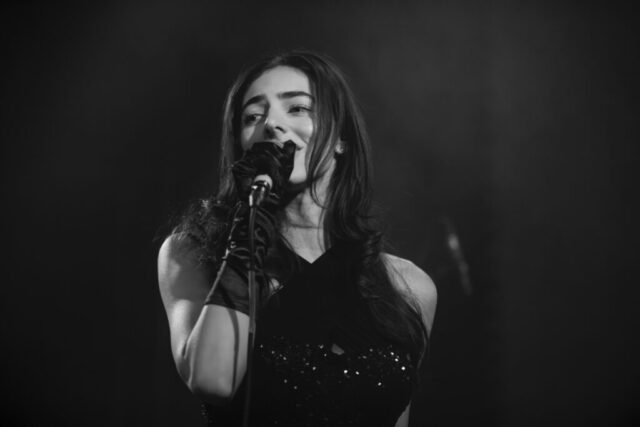 Izzy Escobar in Köln Fotos