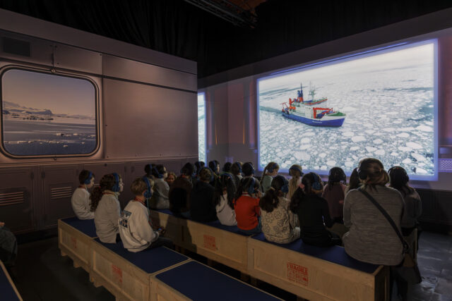 Photo_Polar_Experience_Boarding_Polarstern_Credit_Christoph_Buckstegen