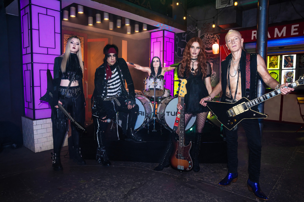 „Crossbone Skully zur Ankündigung des Albums Condemned To Rock n Roll“