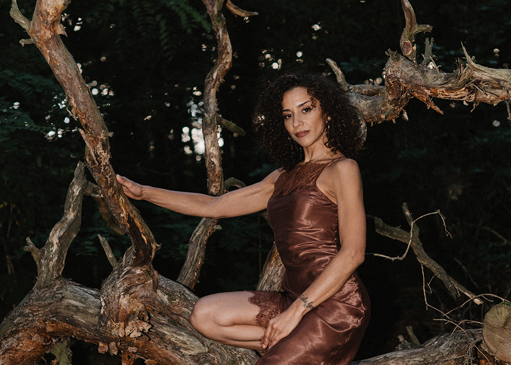 Nadja Benaissa orangeblau Tour 2027